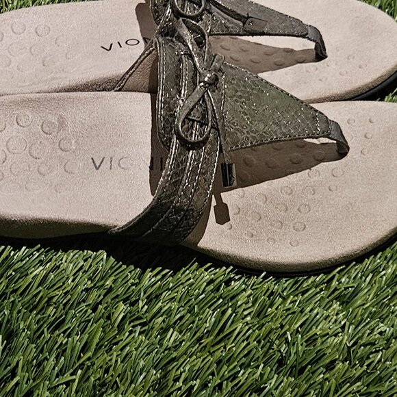 Vionic Amaya Snake Print Thong Sandals – Women’s 7 – Charcoal Metallic – New in - Picture 3 of 7